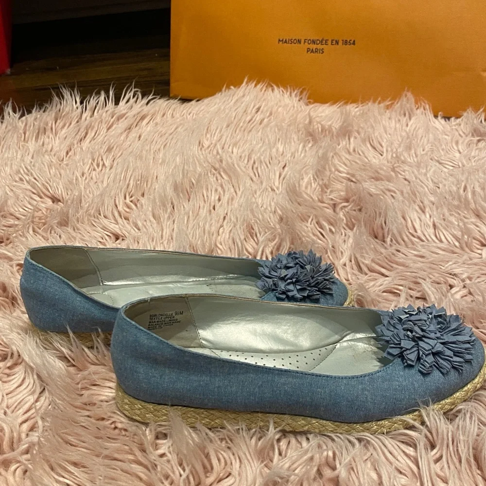 Bandolino denim blue espadrilles